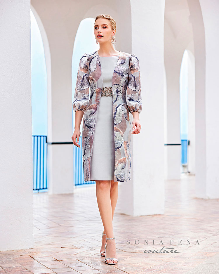 1. Conjunto Abrigo y vestido 1231003 de Sonia Peña Couture - Modena novias